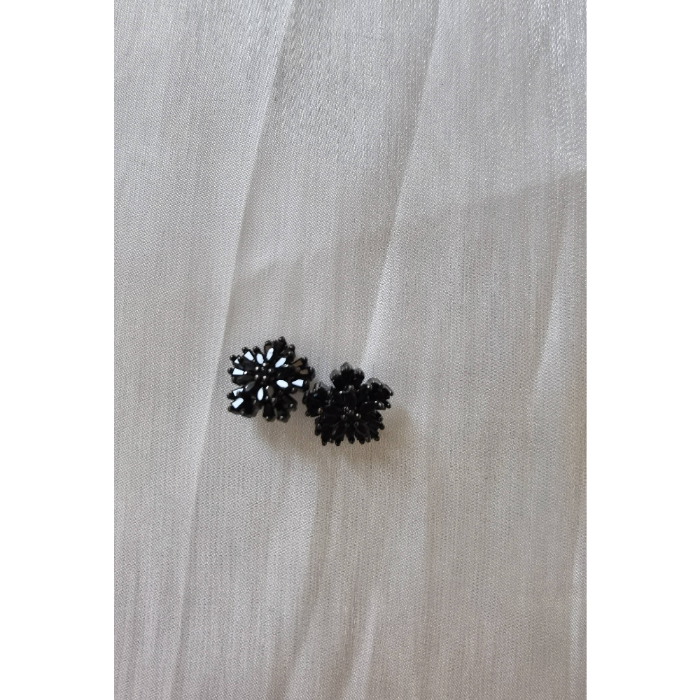 Black snowflake delicate buttons