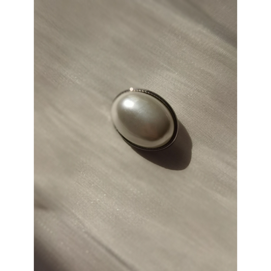 Large pearl glossy buttons