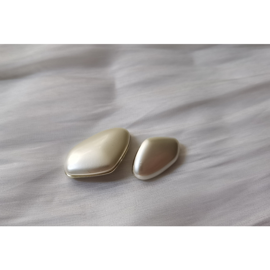 Irregular shape pearl white metal button