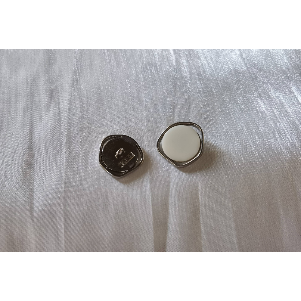 Irregular metal edged glossy buttons