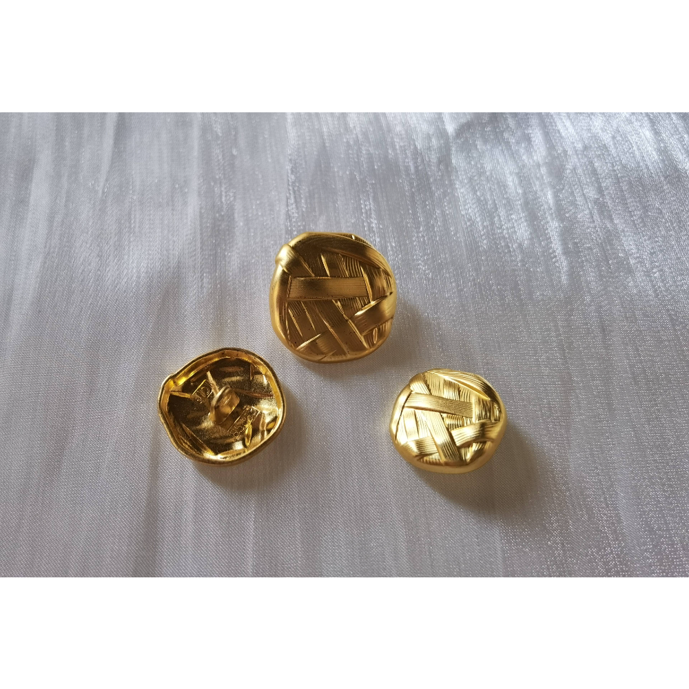 Irregular woven metal buttons