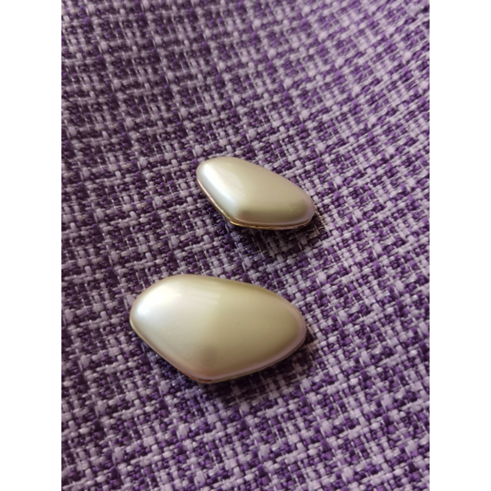 Irregular shape pearl white metal button