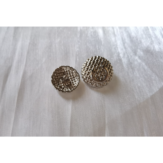 Braided diamond print letter C button