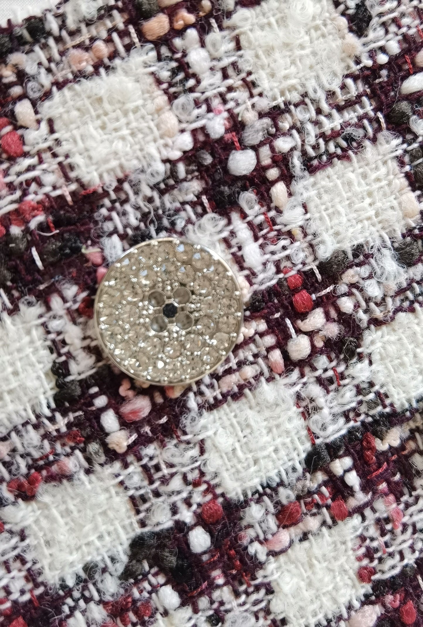 Crushed diamond flat four hole metal button