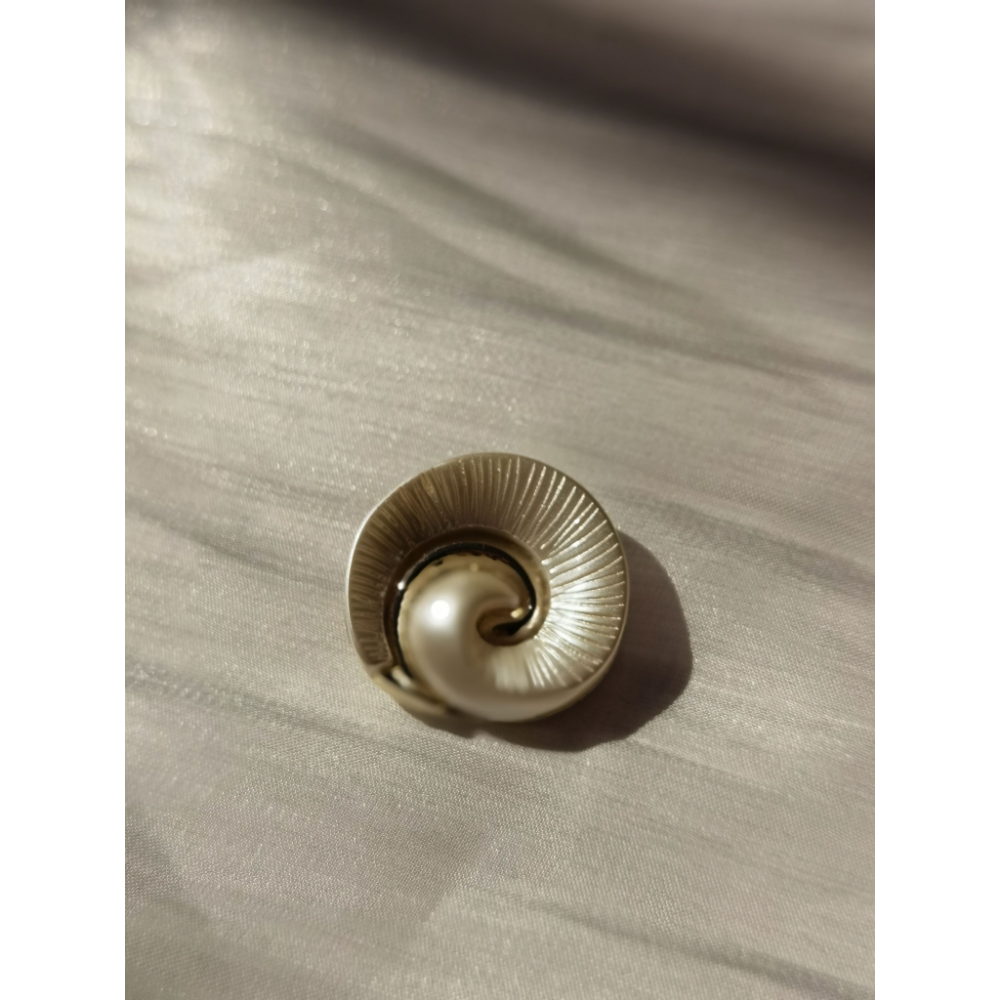 Snail shell shape buttons