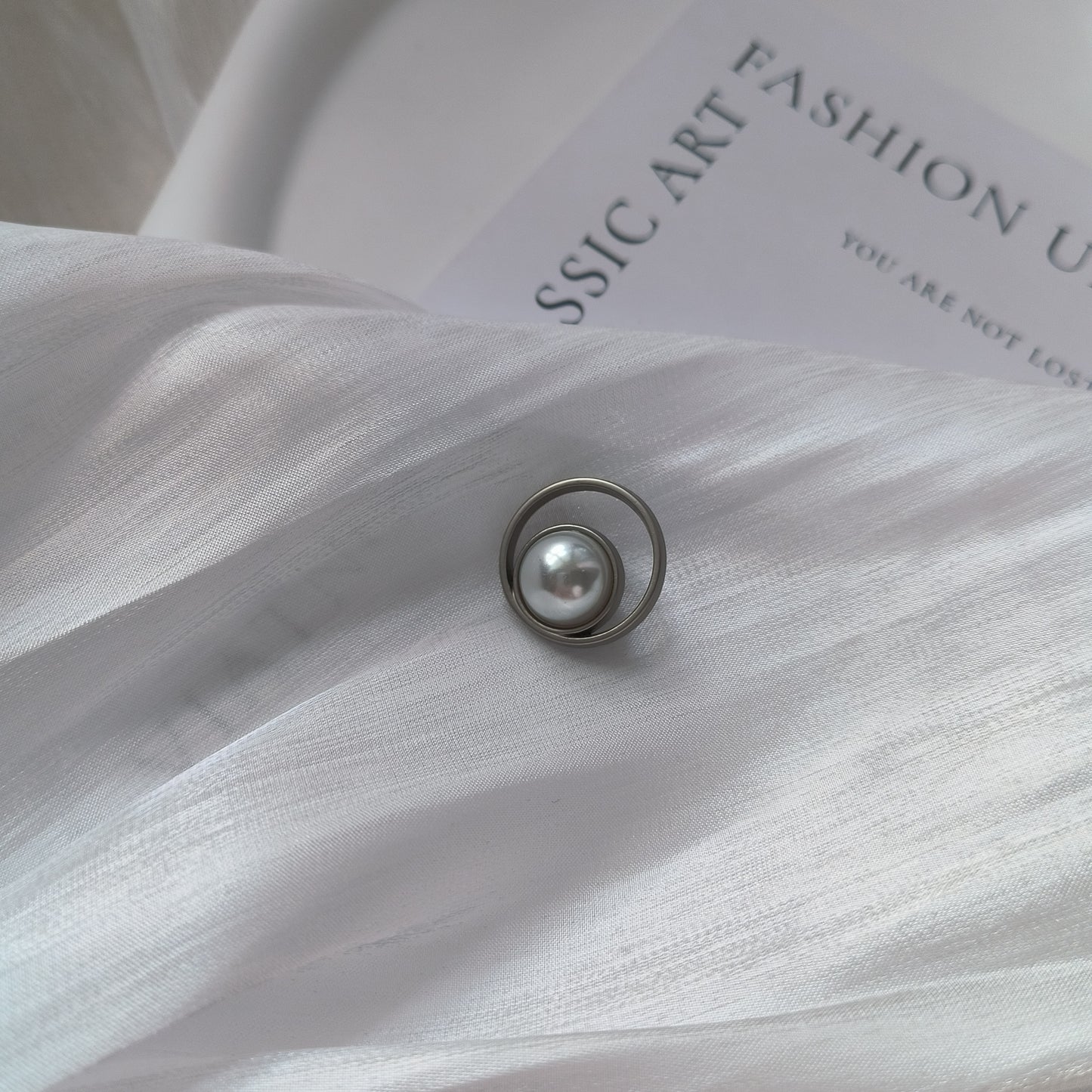 Original Design Hollow Rounded Pearl Buttons