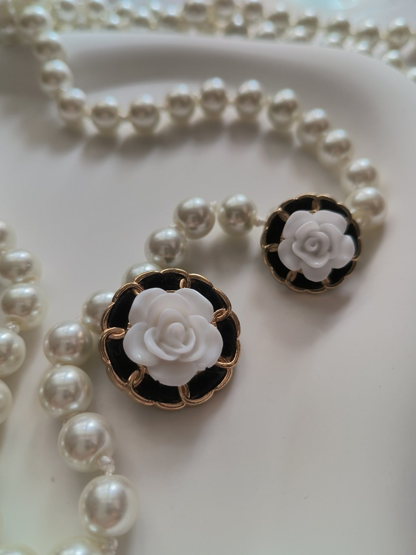 Camellia Premium Button in black and white