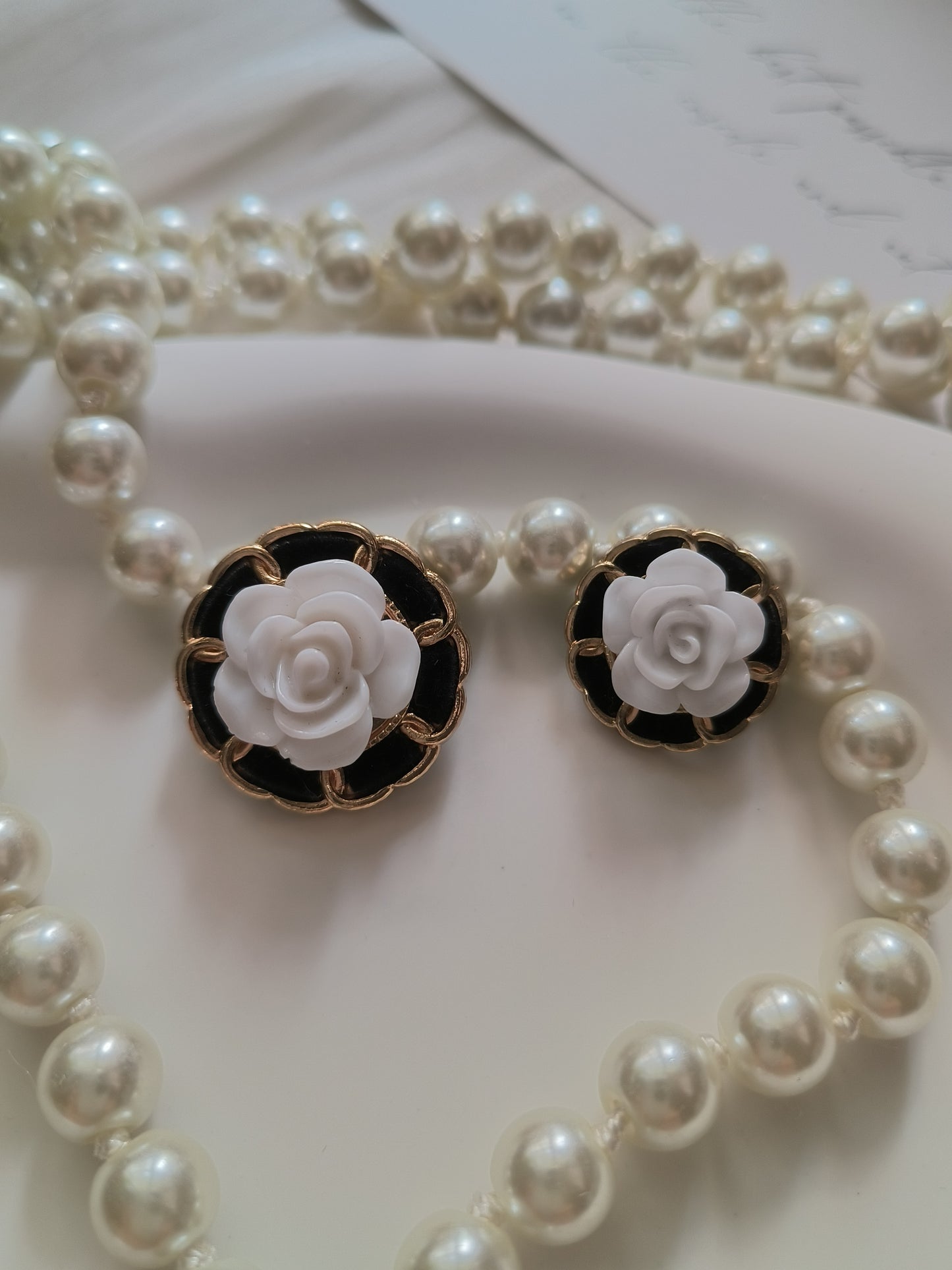 Camellia Premium Button in black and white