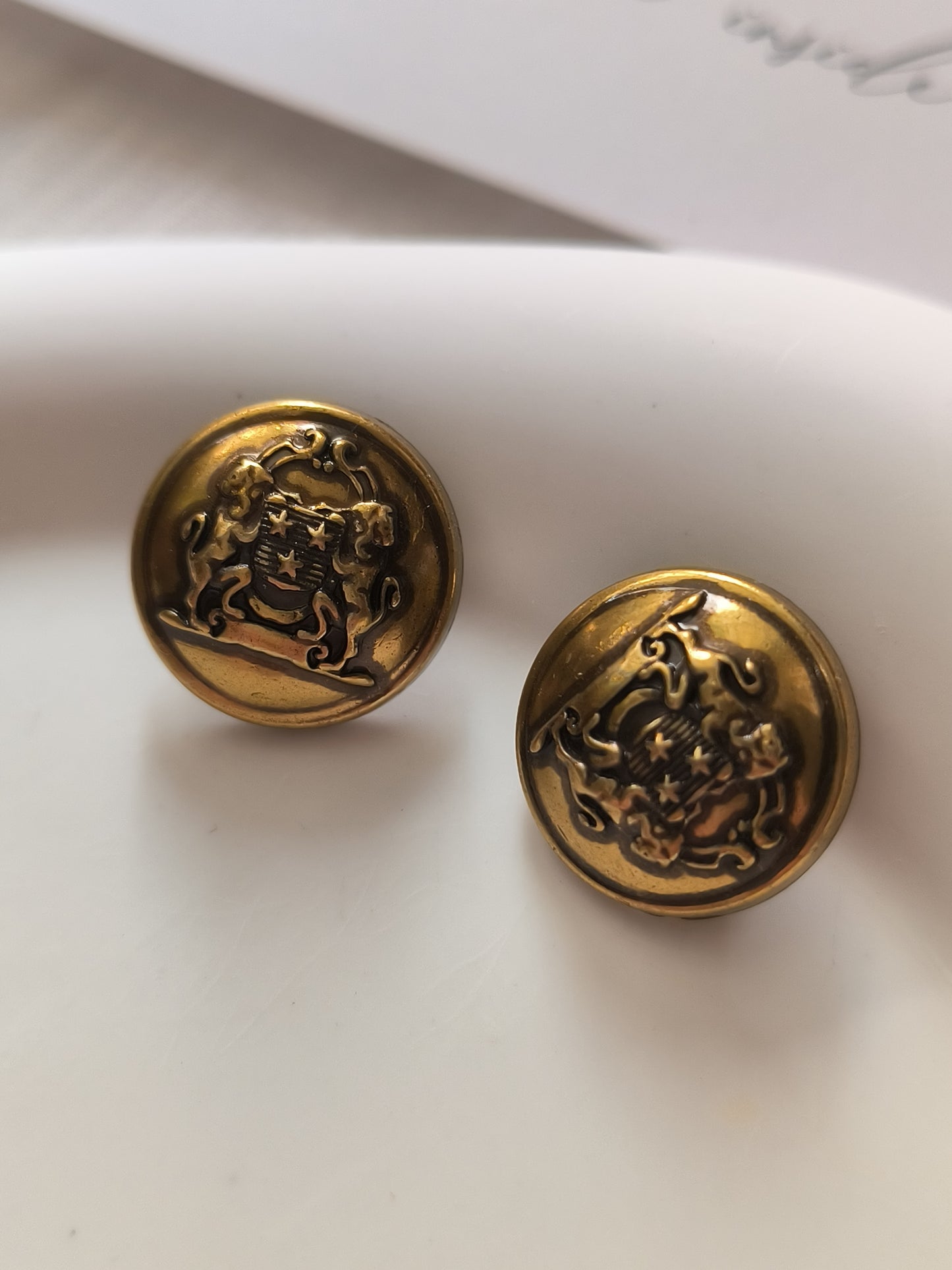 Premium antique bronze vintage lion badge button