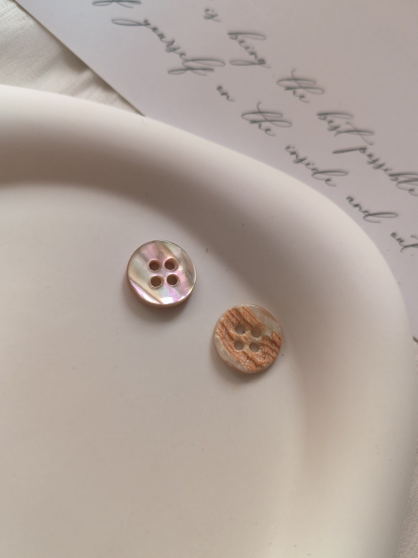 Delicate shirt buttons made of natural shells