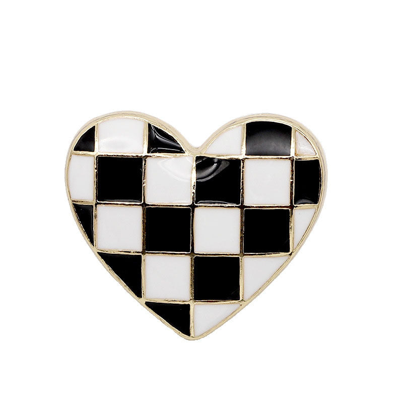 Retro Black And White Checkerboard Heart Metal buttons