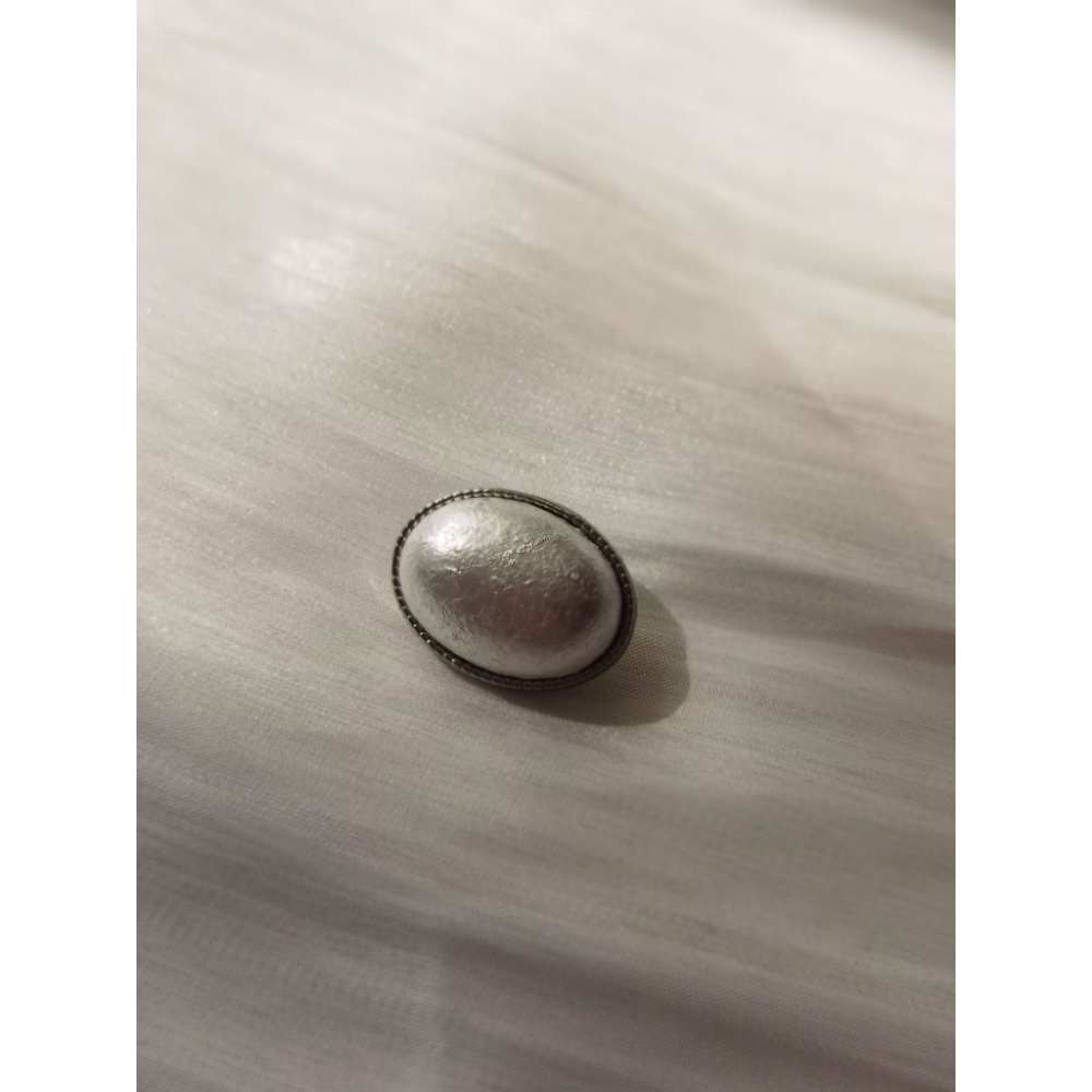 Large pearl glossy buttons