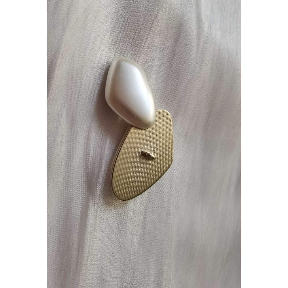 Irregular shape pearl white metal button